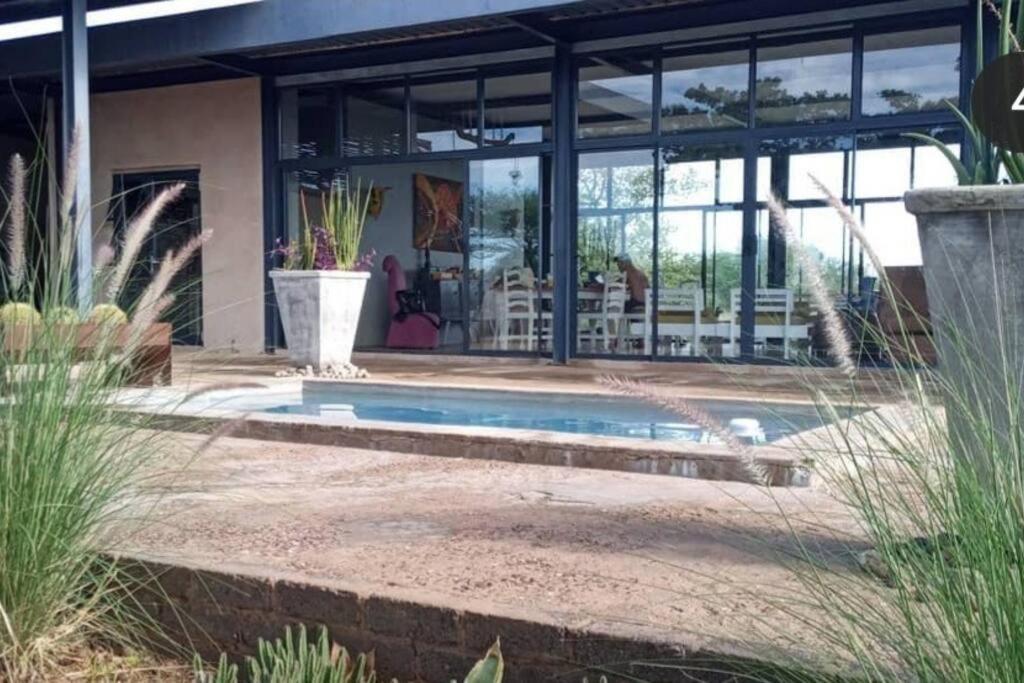 Hackberry House Black Thorn Cottage, Off Grid Khemsbok Εξωτερικό φωτογραφία