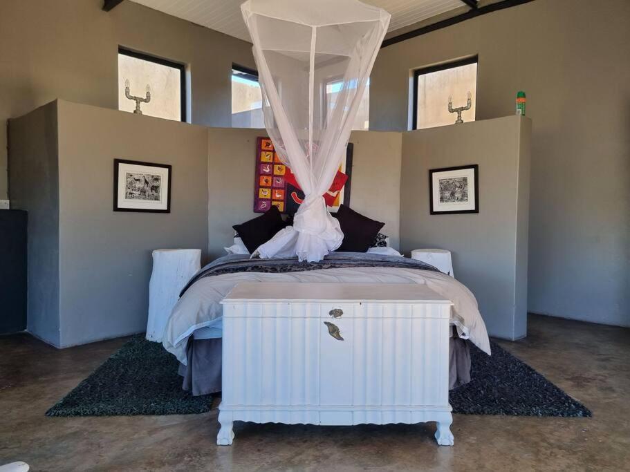 Hackberry House Black Thorn Cottage, Off Grid Khemsbok Εξωτερικό φωτογραφία