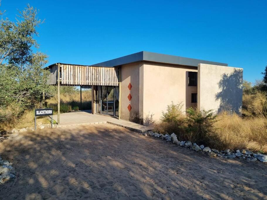 Hackberry House Black Thorn Cottage, Off Grid Khemsbok Εξωτερικό φωτογραφία