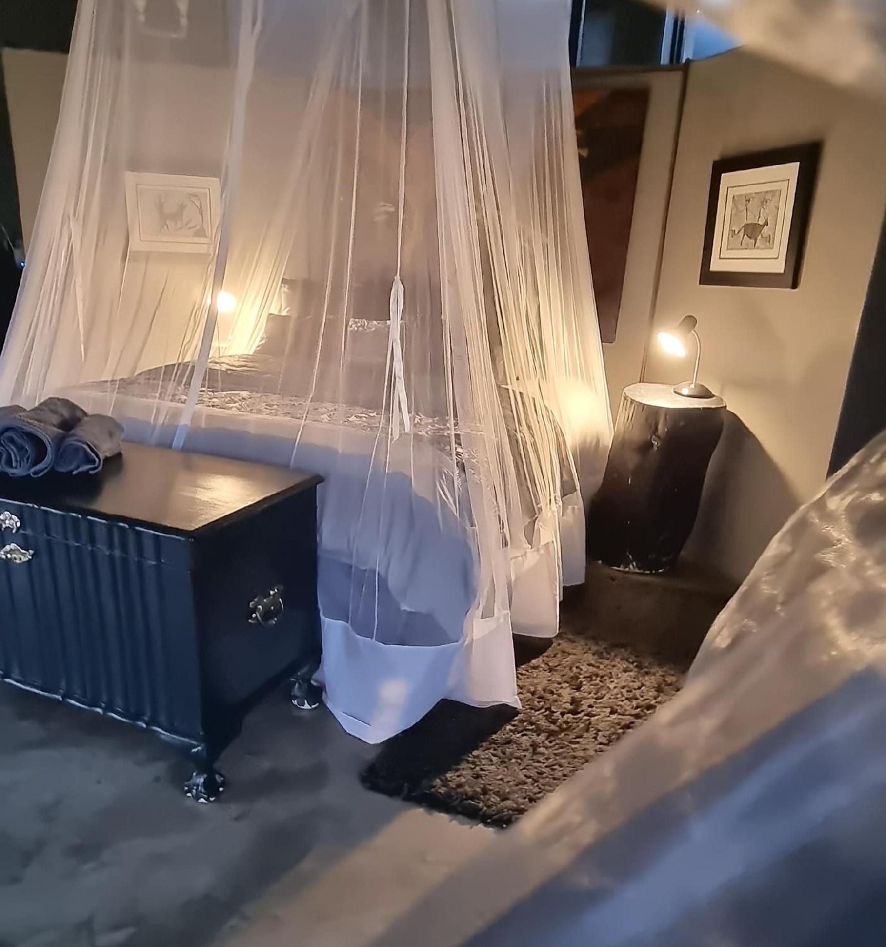 Hackberry House Black Thorn Cottage, Off Grid Khemsbok Εξωτερικό φωτογραφία